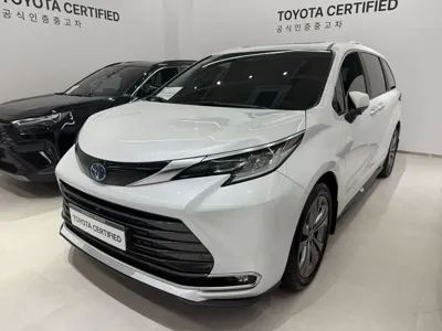 Toyota Sienna · 2025 год