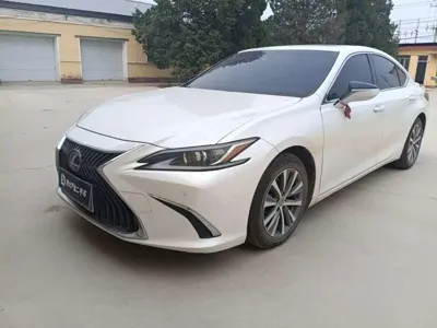 Lexus ES · 2021 год