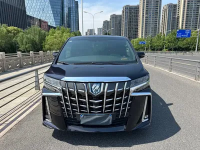 Toyota Alphard 2022, 90000 км, за 528000 CNY