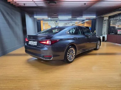Lexus ES 2026, 9070 км, за 62000000 KRW