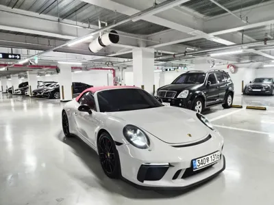 Porsche 911 · 2017 год