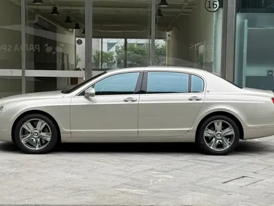 Bentley Flying Spur 2013, 145000 км, за 428000 CNY