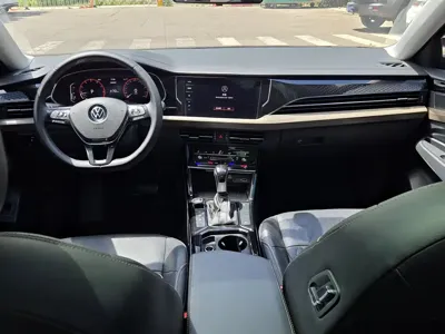 Volkswagen Passat 2021, 70000 км, за 95800 CNY - фото 4