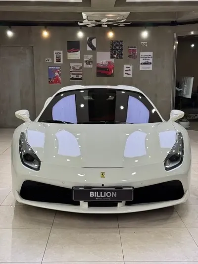 Ferrari 488 · 2017 год