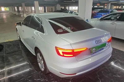 Audi A4L 2018, 129200 км, за 89620.64 CNY