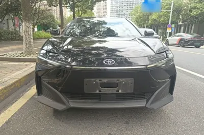 Toyota bZ3 2023, 27900 км, за 86352.52 CNY