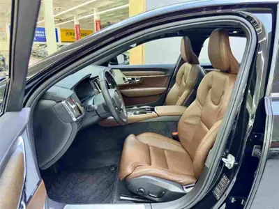 Volvo S90 PHEV 2021, 64000 км, за 179800 CNY