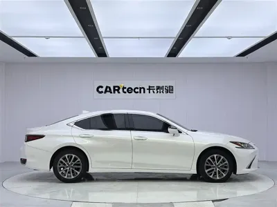 Lexus ES 2024, 29000 км, за 213800 CNY