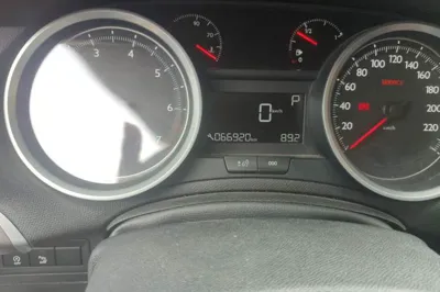 Peugeot 408 2018, 66900 км, за 32351.54 CNY - фото 12