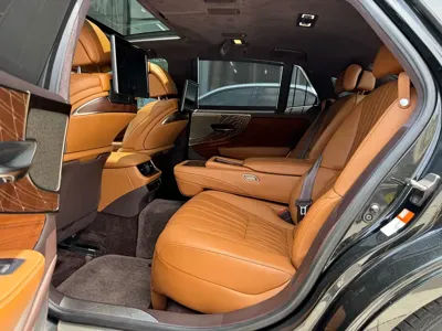 Lexus LS 2019, 100000 км, за 396000 CNY - фото 9