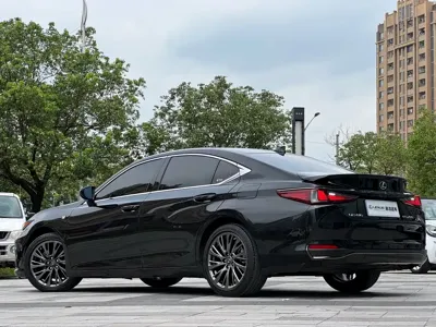 Lexus ES 2021, 50000 км, за 228000 CNY