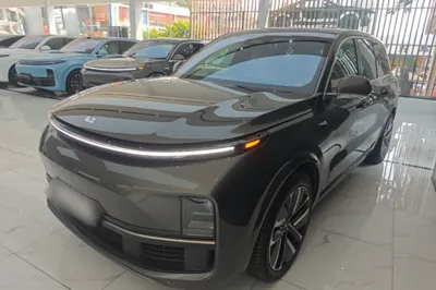 Li Auto L9 · 2023 год