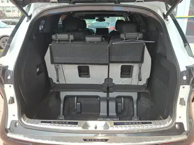 Toyota Sienna 2023, 101500 км, за 224600 CNY