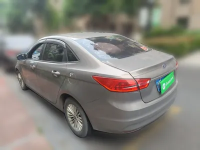 Ford Escort 2015, 96700 км, за 22025.66 CNY