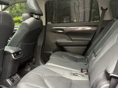 Toyota Highlander 2023, 68000 км, за 179800 CNY - фото 7