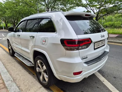 Jeep Cherokee 2015, 139110 км, за 11900000 KRW