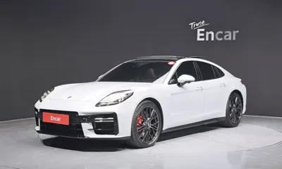 Porsche Panamera · 2025 год