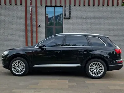 Audi Q7 2017, 98000 км, за 152000 CNY