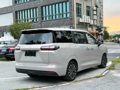 Wuling 星光730新能源 2025, 4000 км, за 96800 CNY