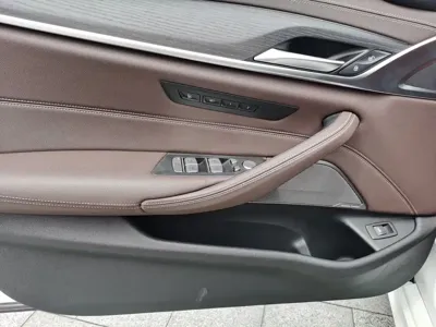 BMW 5 Series 2021, 66000 км, за 210799 CNY - фото 11
