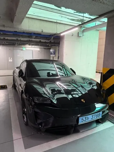 Porsche Taycan · 2021 год