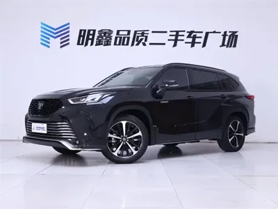 Toyota Crown Kluger 2022, 63600 км, за 198000 CNY