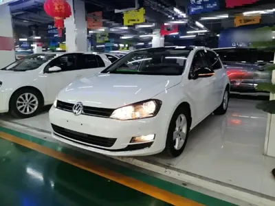 Volkswagen Golf 2017, 103000 км, за 38600 CNY