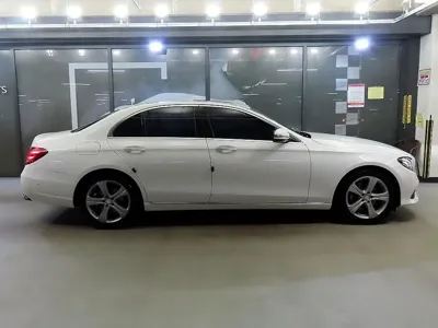 Mercedes-Benz E-Class 2017, 67354 км, за 18990000 KRW