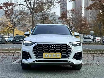 Audi Q5L 2022, 61000 км, за 173800 CNY