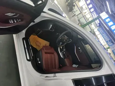 BMW 3 Series 2021, 80000 км, за 126800 CNY