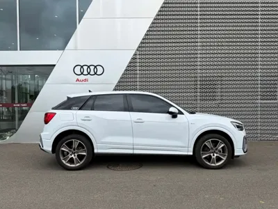Audi Q2L 2024, 24000 км, за 106800 CNY