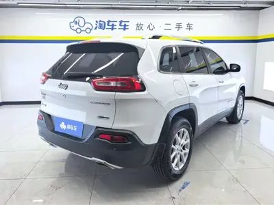 Jeep Cherokee 2016, 110800 км, за 32800 CNY