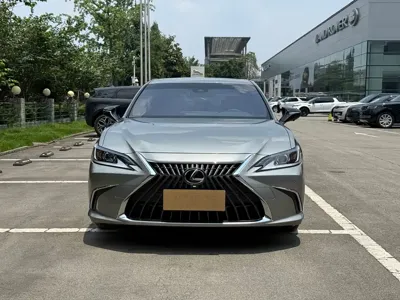 Lexus ES 2024, 23000 км, за 178800 CNY