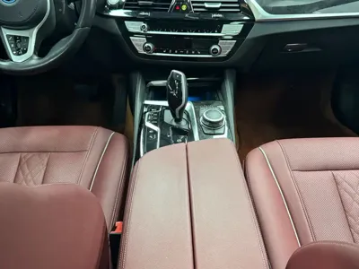 BMW 5 Series New Energy 2022, 35800 км, за 178700 CNY - фото 8