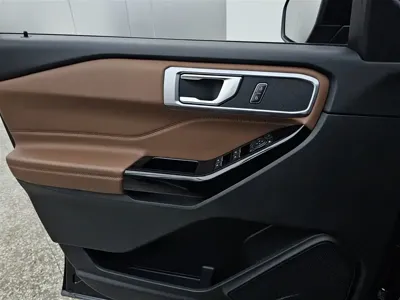 Ford Explorer 2023, 71100 км, за 199800 CNY - фото 8