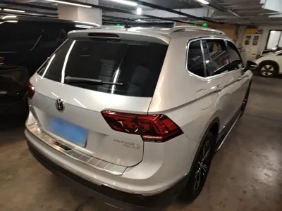 Volkswagen Tiguan L 2017, 89200 км, за 76400 CNY - фото 5