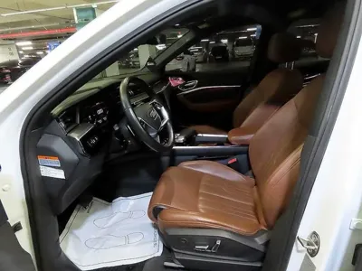 Audi e-tron 2022, 200319 км, за 34990000 KRW - фото 6