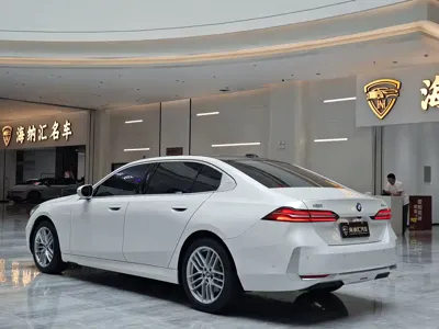 BMW 5 Series 2025, 3000 км, за 259800 CNY