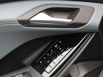 Audi 奥迪Q6L e-tron 2025, 5600 км, за 256000 CNY - фото 17