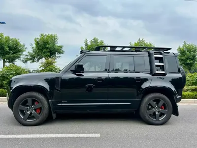 Land Rover Defender 2022, 300000 км, за 386800 CNY