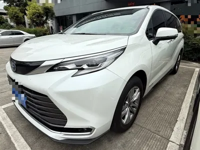 Toyota Sienna · 2022 год