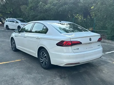 Volkswagen Bora EV 2020, 64000 км, за 43600 CNY