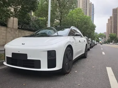 Li Auto 理想i6 · 2025 год