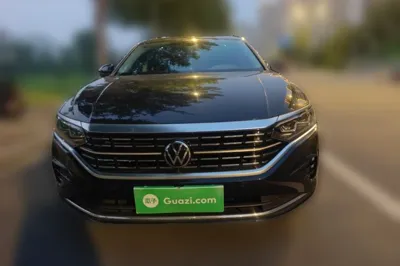 Volkswagen Passat 2023, 38600 км, за 126618.98 CNY