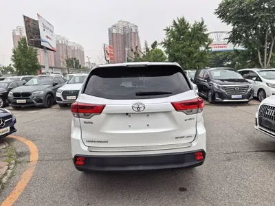 Toyota Highlander 2020, 60000 км, за 138800 CNY