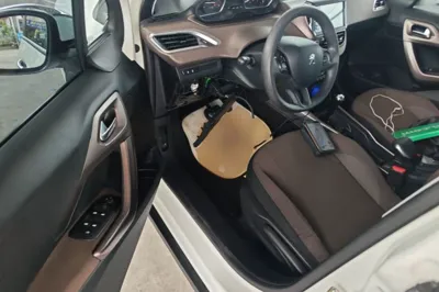 Peugeot 2008 2015, 137000 км, за 31435.32 CNY - фото 18