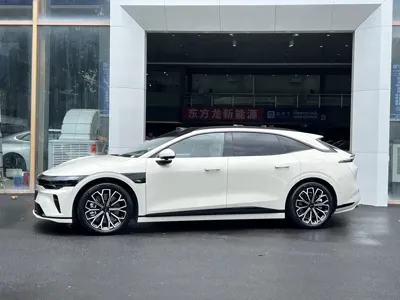 Zeekr 极氪007GT 2025, 17000 км, за 152800 CNY