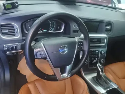 Volvo V60 2017, 102400 км, за 65700 CNY - фото 11
