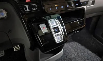 Hyundai Staria 2023, 68001 км, за 33000000 KRW - фото 9