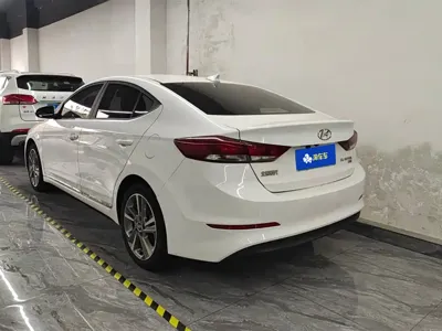 Hyundai Elantra 2017, 70300 км, за 35400 CNY